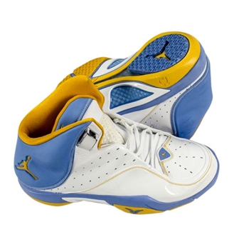 2007/08 White Carmelo Anthony Game Worn Nike Jordan Sneakers(MEARS)